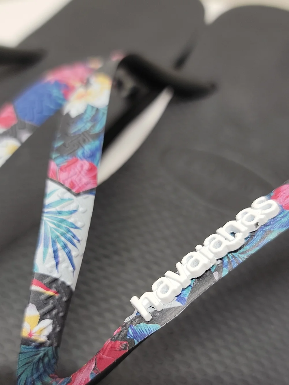 Havaianas Slim Black Flip Flops with Multicolor Floral Straps Sz 41-42 or 10-11
